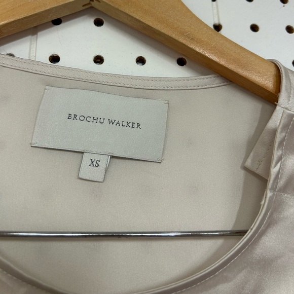 Brochu Walker Ivory Top with Button Detail - Picture 2 of 5